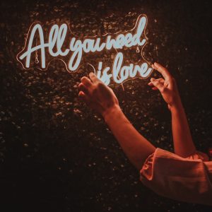 Location décoration néon mariage Finistère Bretagne